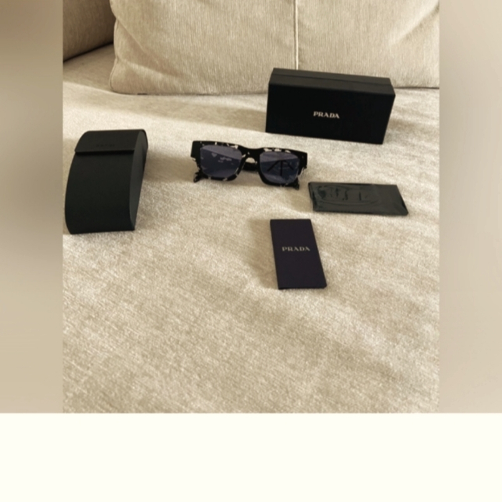 🔥 Authenic Prada Sunglasses W/Hard Case